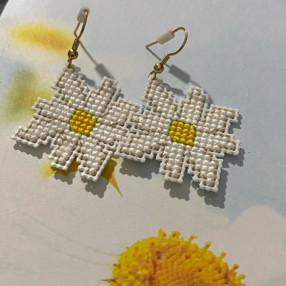 Jewelry - Needlepoint Daisy Earrings